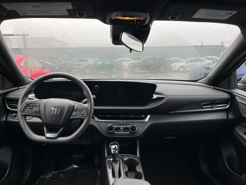 Used 2025 Buick Envista Preferred image 32