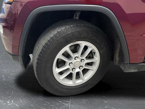 Used 2018 Jeep Grand Cherokee Laredo AWD/4WD image 31