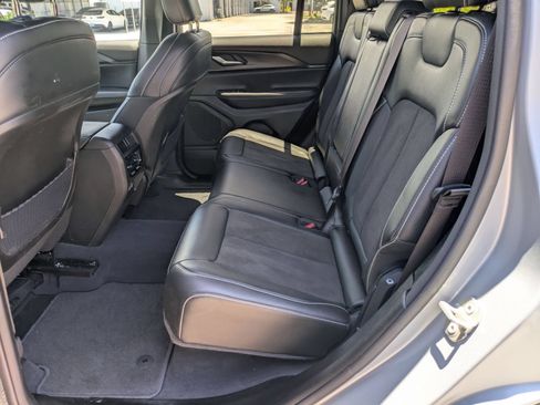 Used 2023 Jeep Grand Cherokee Altitude RWD image 23