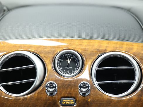 Used 2018 Bentley Flying Spur V8 image 32