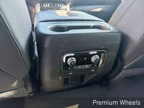 Used 2023 GMC Yukon SLT w/ SLT Premium Package AWD/4WD image 25