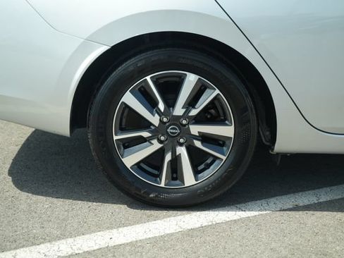 Used 2025 Nissan Versa SV FWD image 43