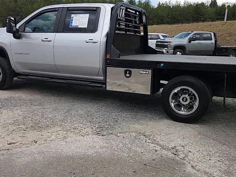 Used 2022 Chevrolet Silverado 3500 LT w/ Convenience Package AWD/4WD image 4