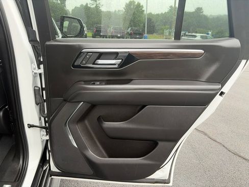 Used 2025 Chevrolet Tahoe LT AWD/4WD image 35