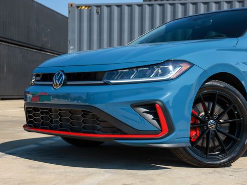 Used 2025 Volkswagen Jetta GLI Autobahn image 31