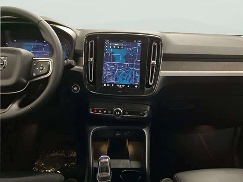 Used 2025 Volvo XC40 B5 Plus image 20