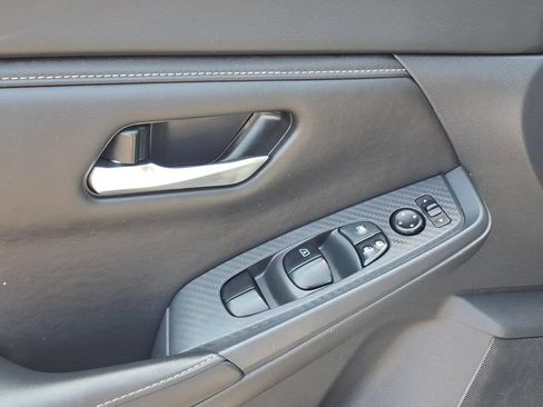 Used 2025 Nissan Sentra SV FWD image 4