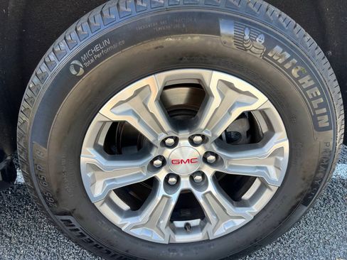 Used 2022 GMC Yukon SLE AWD/4WD image 4