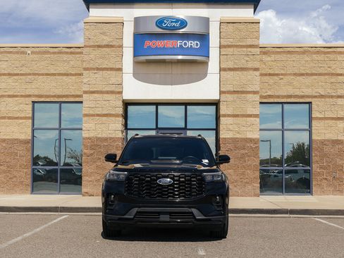 Used 2025 Ford Explorer ST-Line AWD/4WD image 3