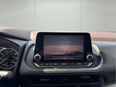 Used 2023 Nissan Rogue SV image 32