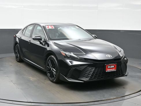 Used 2025 Toyota Camry SE FWD image 8