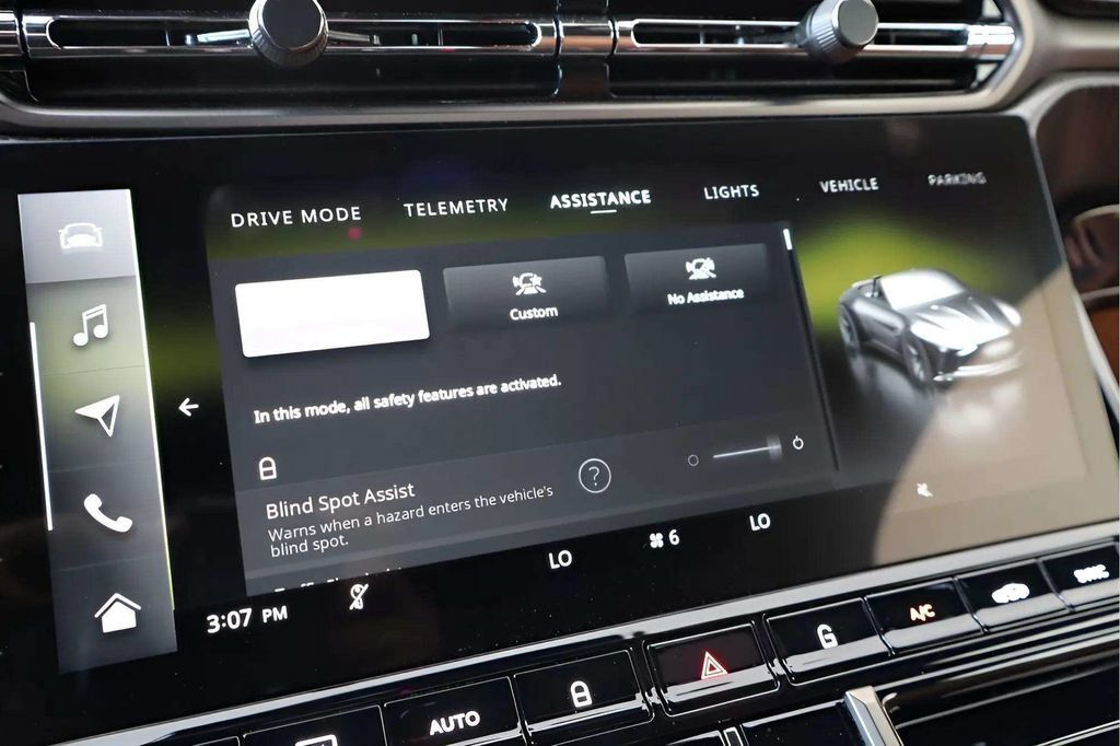 Used 2026 Aston Martin V8 Vantage Convertible RWD image 18