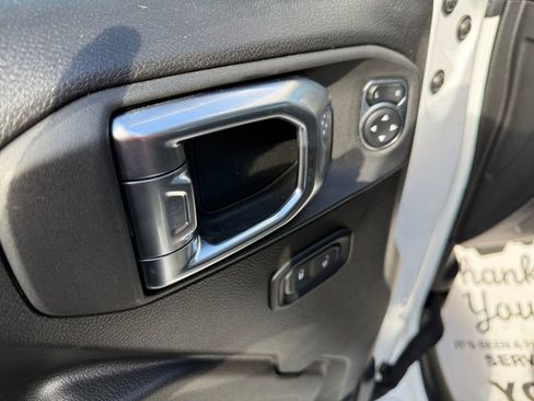 Certified 2025 Jeep Wrangler Willys image 12