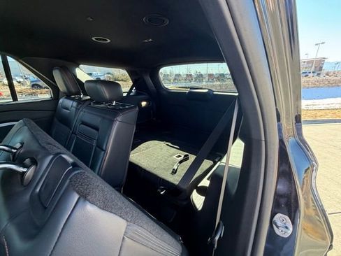 Used 2025 Ford Explorer ST-Line w/ ST-Line Street Pack image 24