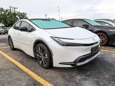 Used 2023 Toyota Prius XLE FWD image 6