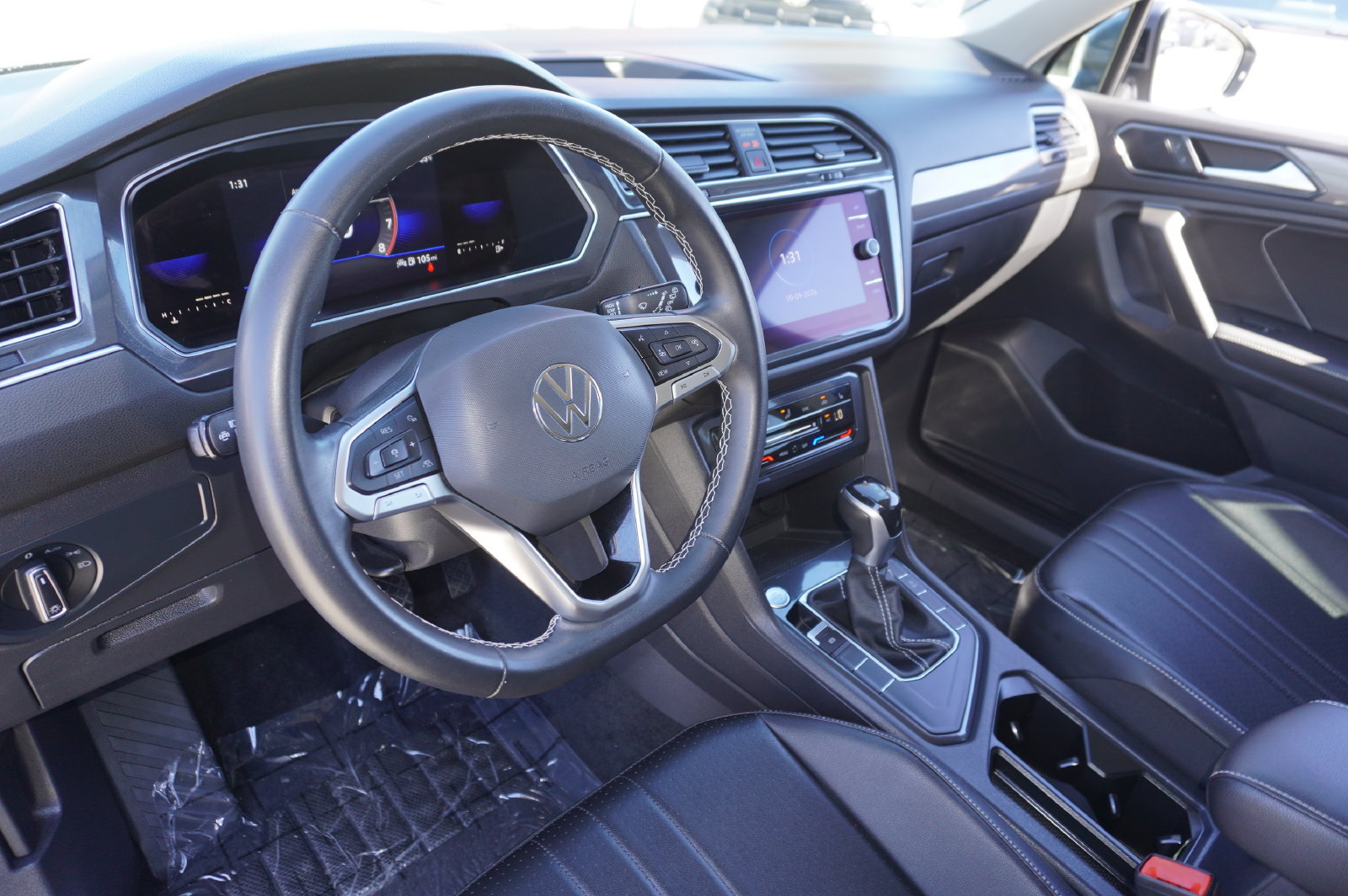 Used 2022 Volkswagen Tiguan SE FWD image 13