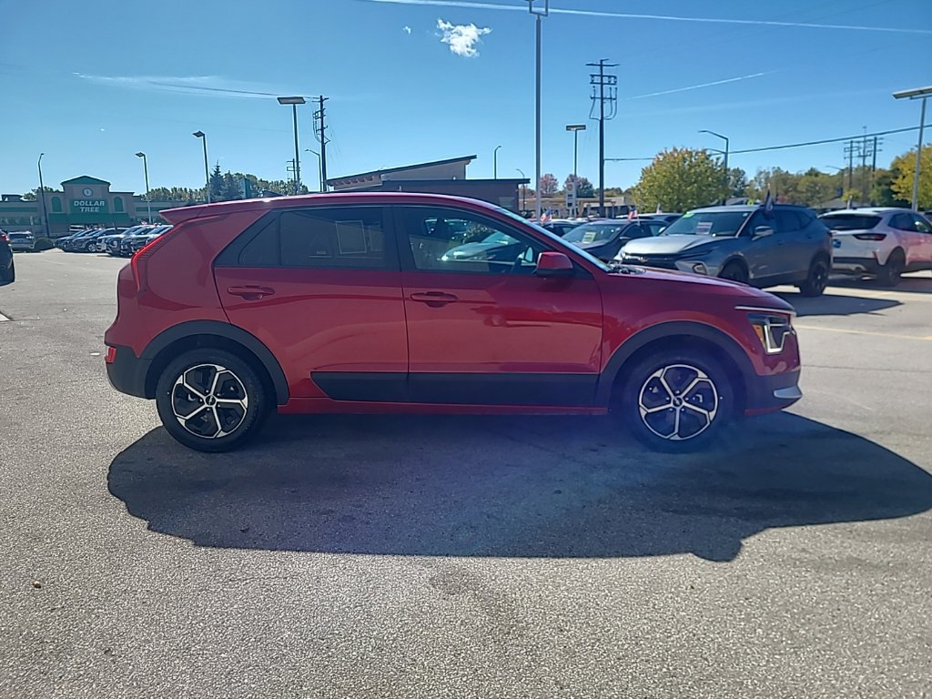 Certified 2025 Kia Niro LX FWD image 7