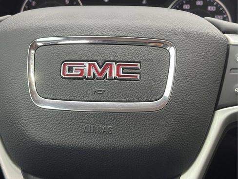 Used 2023 GMC Acadia SLT FWD image 18