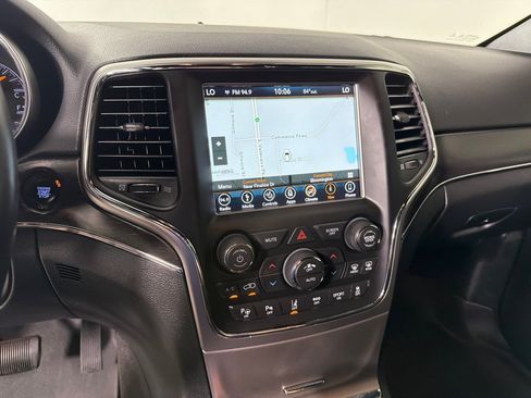 Used 2018 Jeep Grand Cherokee Limited AWD/4WD image 18