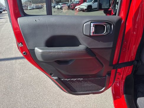 Used 2025 Jeep Wrangler Unlimited Sahara w/ Safety Group AWD/4WD image 28