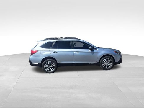 Used 2019 Subaru Outback 3.6R Limited AWD/4WD image 3