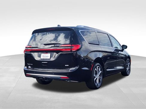 New 2026 Chrysler Pacifica Pinnacle image 7