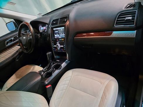 Used 2016 Ford Explorer Platinum image 34