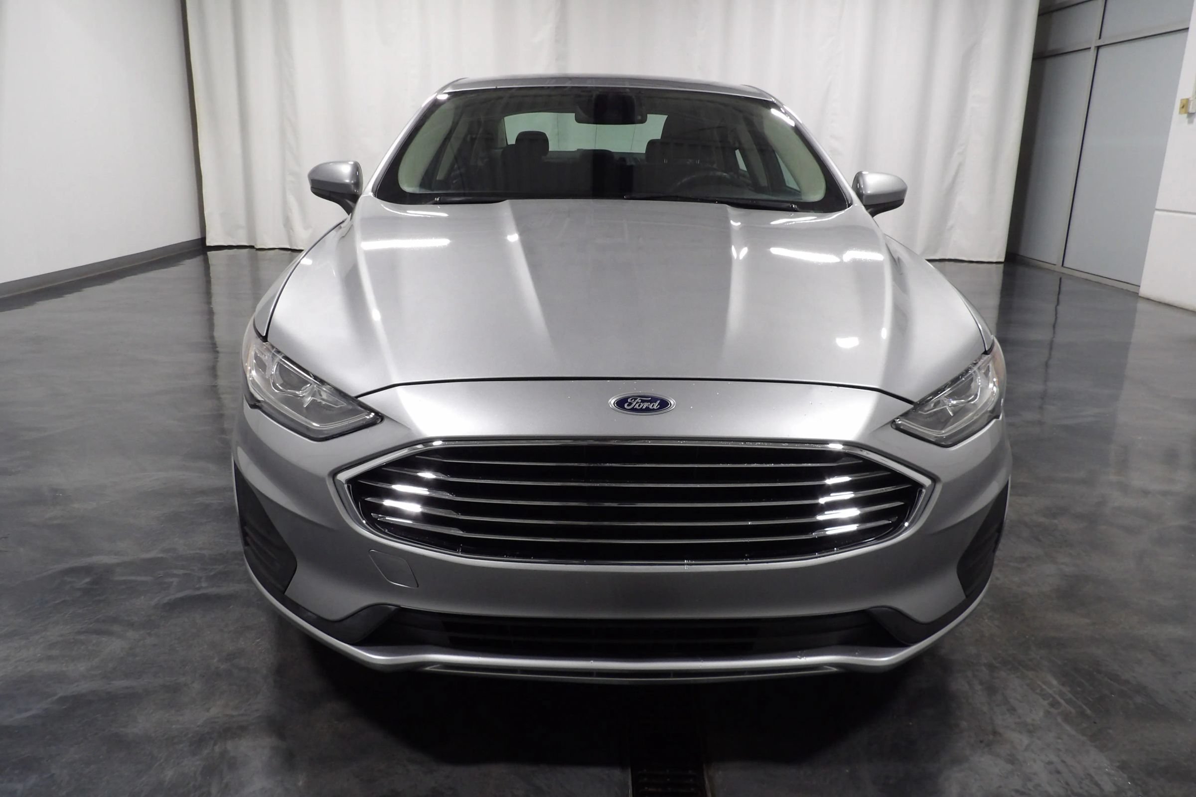 Used 2020 Ford Fusion SE FWD image 2