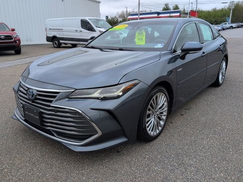 Used 2019 Toyota Avalon Limited w/ Advanced Safety Package FWD image 2