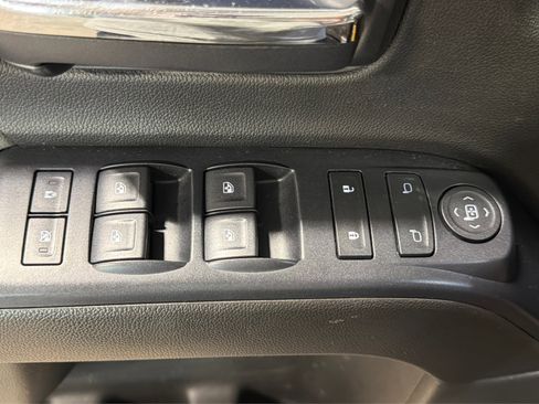 Used 2018 Chevrolet Silverado 1500 Custom w/ Custom Value Package AWD/4WD image 17