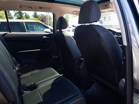 Used 2020 Volkswagen Tiguan SEL AWD/4WD image 21