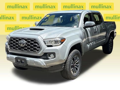 Used 2020 Toyota Tacoma TRD Sport w/ TRD Premium Sport Package AWD/4WD image 14