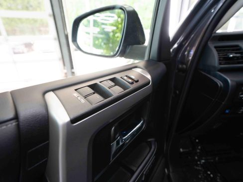 Used 2024 Toyota 4Runner Limited AWD/4WD image 7