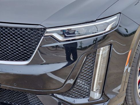 Certified 2023 Cadillac XT6 Sport w/ Technology Package AWD/4WD image 10