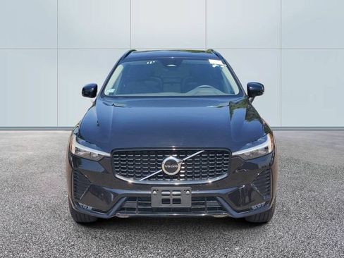 Certified 2025 Volvo XC60 B5 Core AWD/4WD image 2