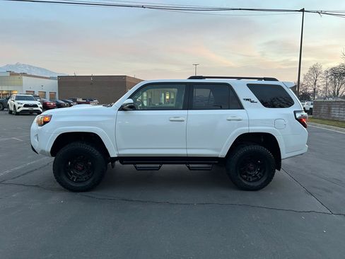 Used 2022 Toyota 4Runner TRD Off-Road Premium w/ Moonroof Package image 2