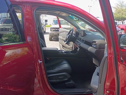 Used 2024 Honda Pilot Touring image 17