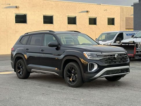 New 2026 Volkswagen Atlas Peak Edition image 8