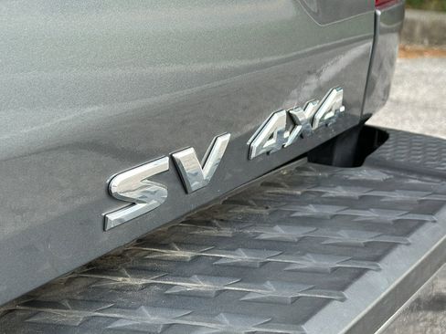 Used 2018 Nissan Titan SV w/ SV Convenience Package image 9