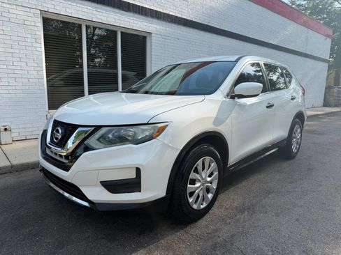 Used 2017 Nissan Rogue S FWD image 2