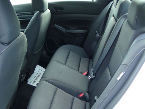 Used 2025 Nissan Altima 2.5 SV FWD image 11
