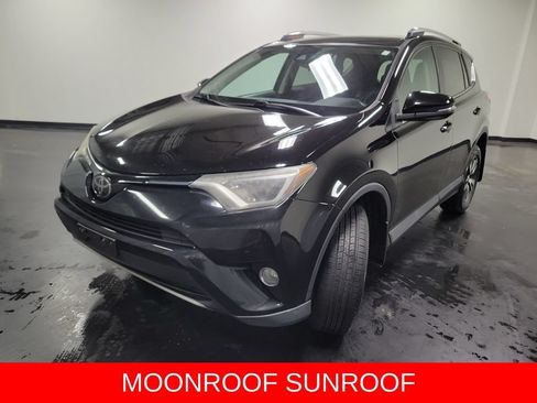 Used 2018 Toyota RAV4 XLE AWD/4WD image 4
