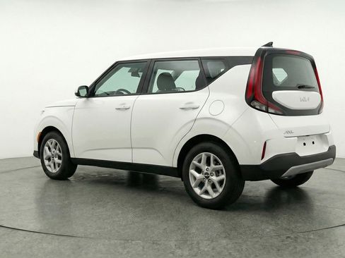 Used 2025 Kia Soul LX w/ LX Technology Package FWD image 6