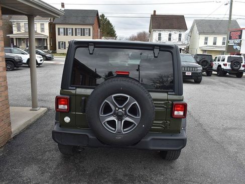 Used 2022 Jeep Wrangler Sport image 5