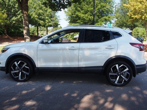 Used 2022 Nissan Rogue Sport SL w/ Premium Package FWD image 4