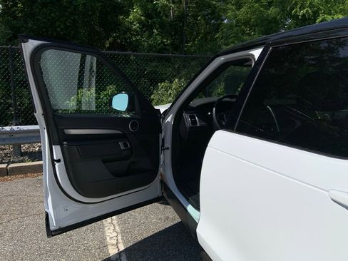 Certified 2025 Land Rover Discovery Dynamic SE image 10