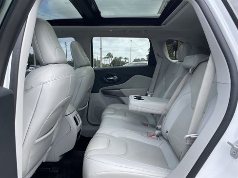 Used 2019 Jeep Cherokee Limited w/ Trailer Tow Group AWD/4WD image 24