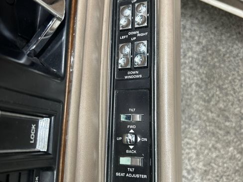 Used 1991 Cadillac De Ville Sedan FWD image 9
