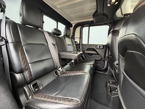 Used 2023 Jeep Gladiator Overland AWD/4WD image 15