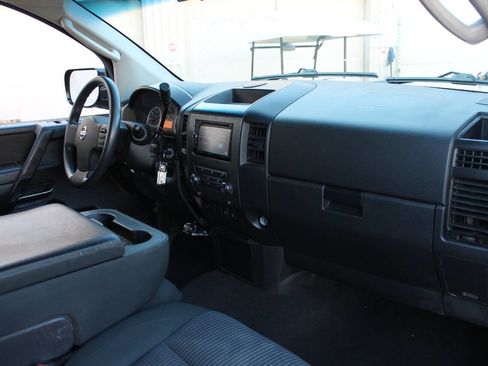 Used 2010 Nissan Titan SE RWD image 28